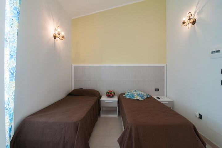 Room 8 of 29