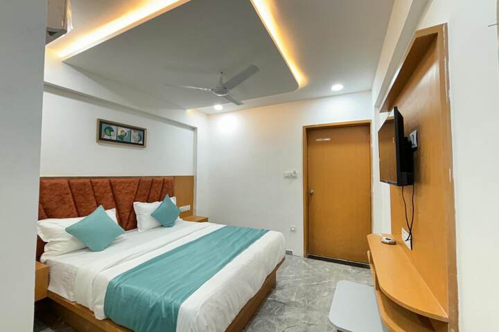 Room 9 of 26