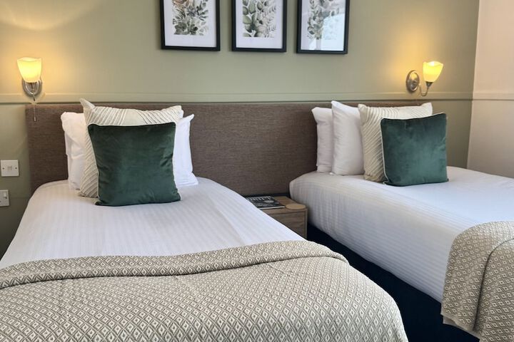 Room 42 of 60