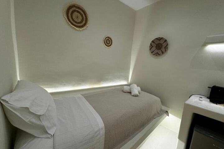 Room 7 of 24