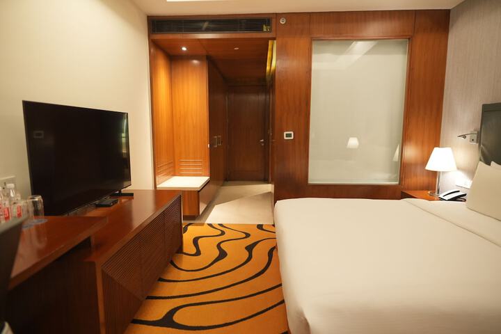 Room 8 of 73