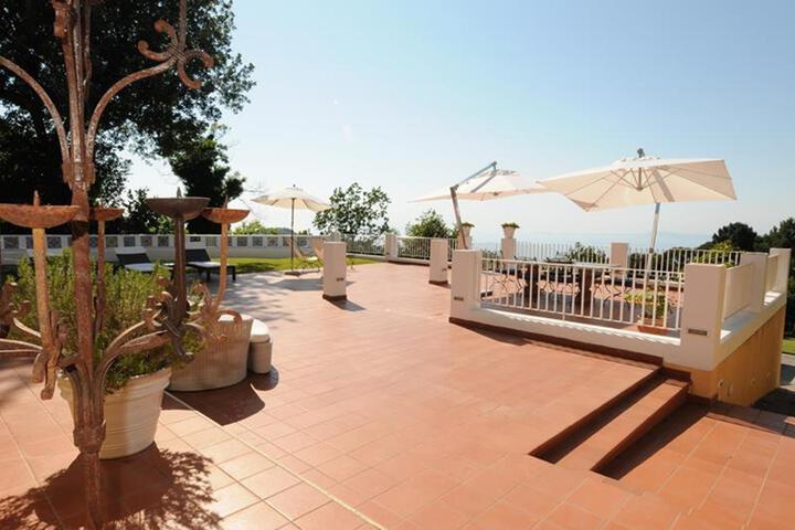 Terrace/Patio 4 of 16