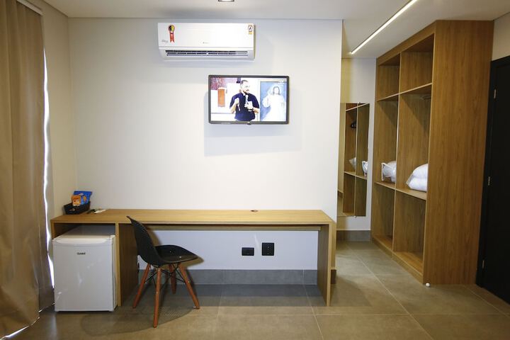 Room 11 of 32