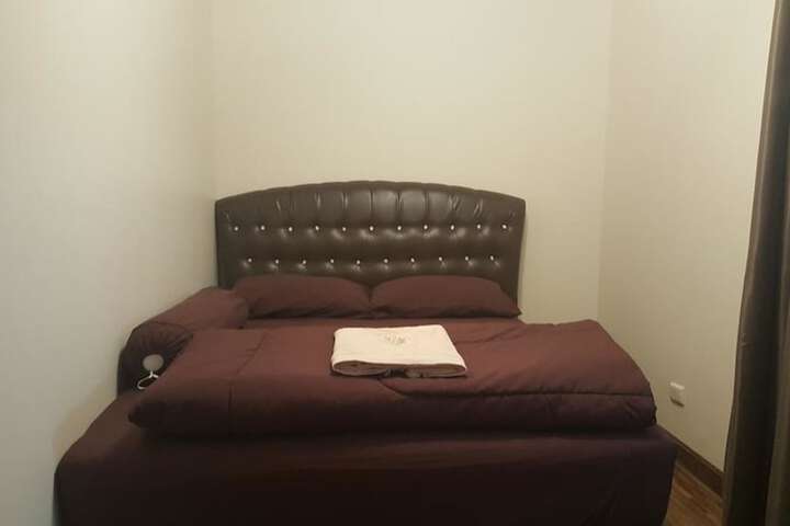 Room 8 of 9