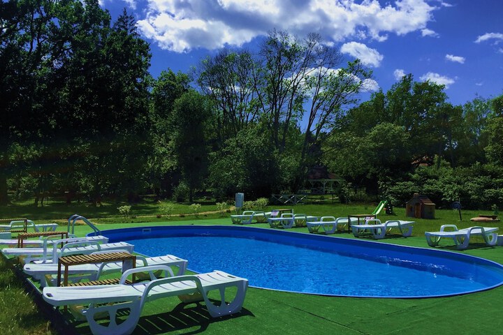 Pool 20 of 71