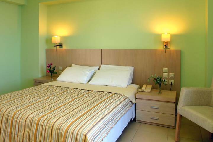 Room 2 of 38