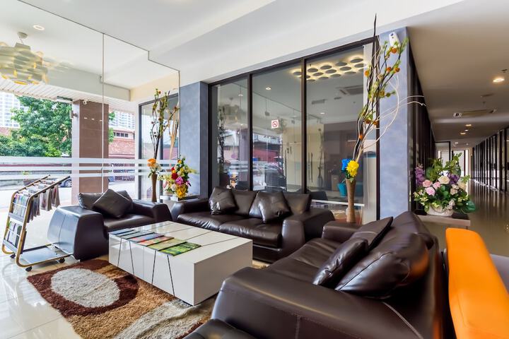 Entrance & Lobby