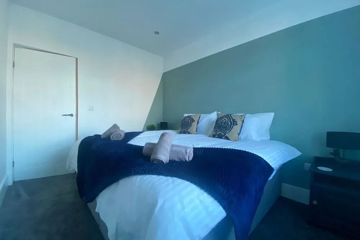 Room 2 of 8
