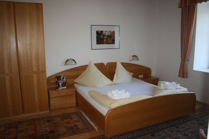 Room 5 of 42
