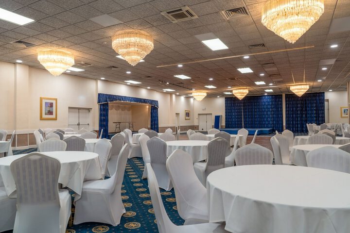 Ballroom/Hall 63 of 72