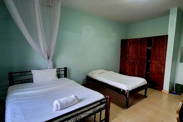 Room 6 of 28