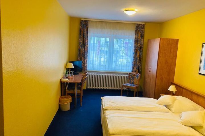 Room 13 of 66