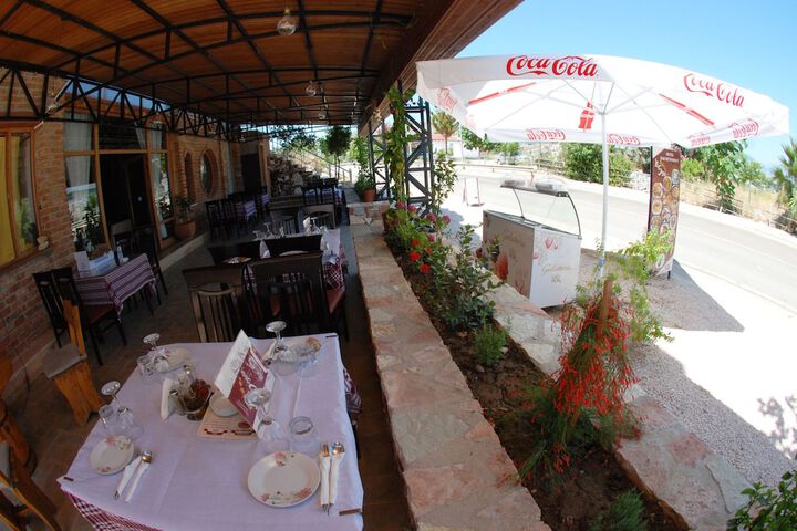 Dining 77 of 131