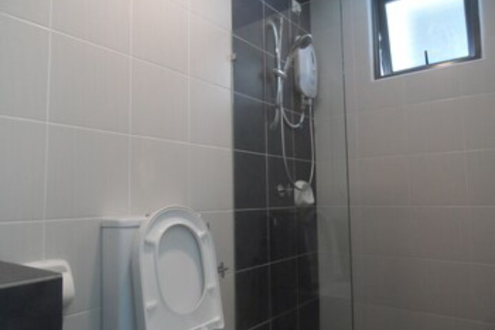Room 3 of 32