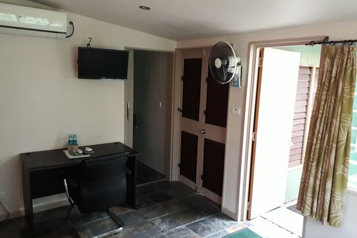 Room 44 of 195
