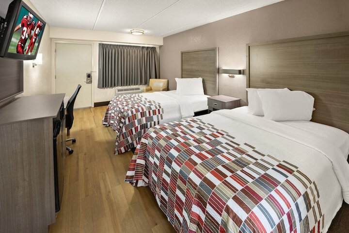 Standard Double Bed Accessible (6 of 13)
