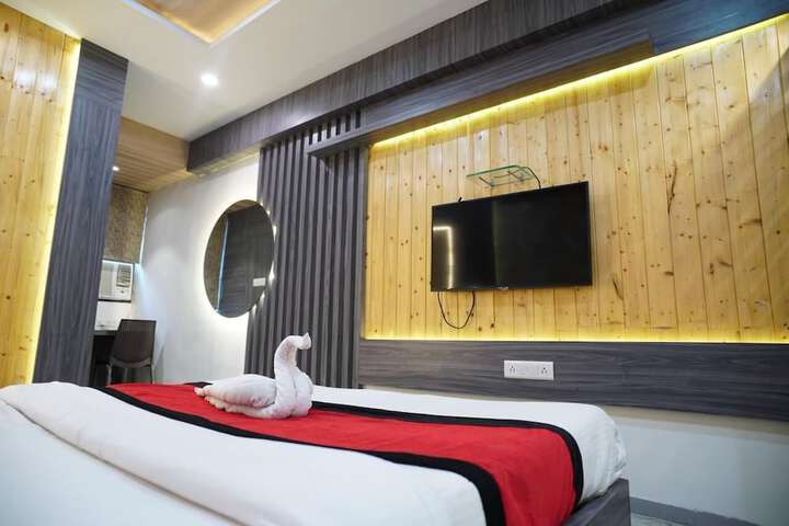 Room 5 of 6