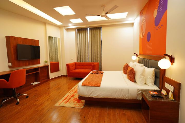 Room 15 of 34