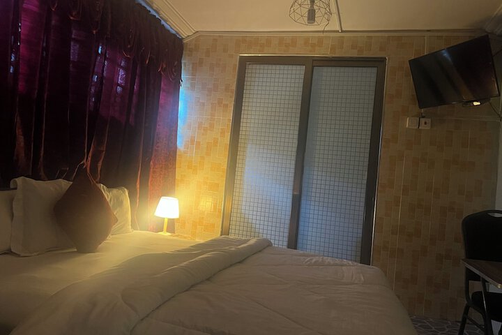 Room 5 of 10