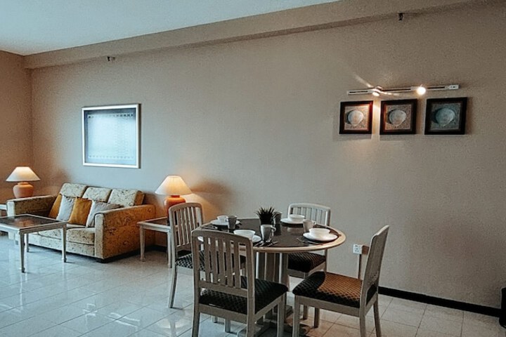 Room 313 of 650