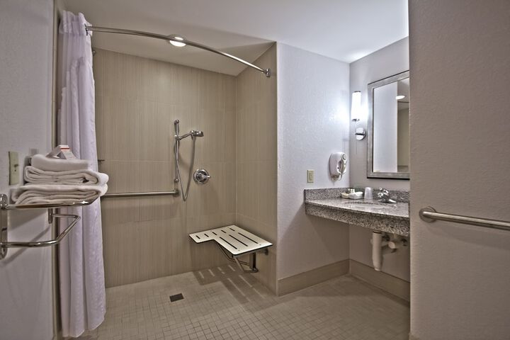 Room 32 of 94