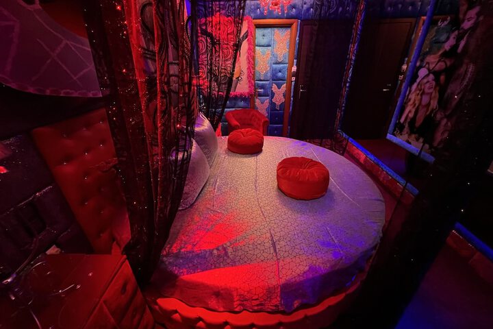 Room 71 of 96