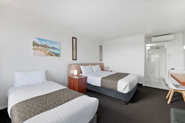 Room 7 of 33