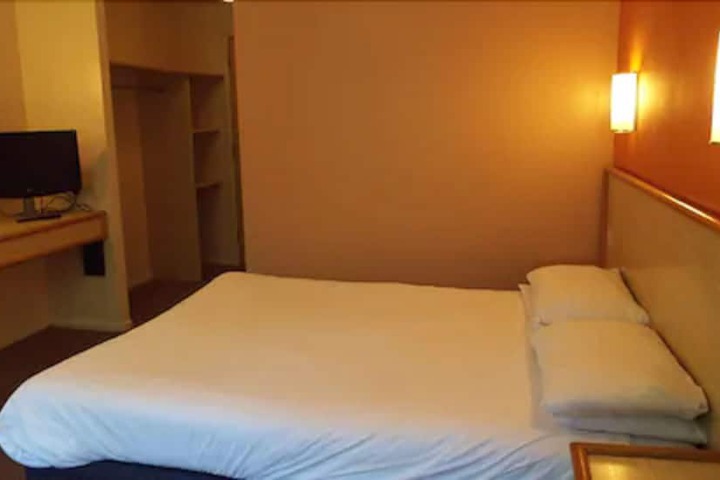Room 6 of 33