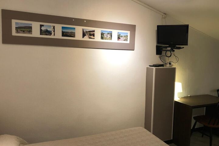 Room 10 of 34