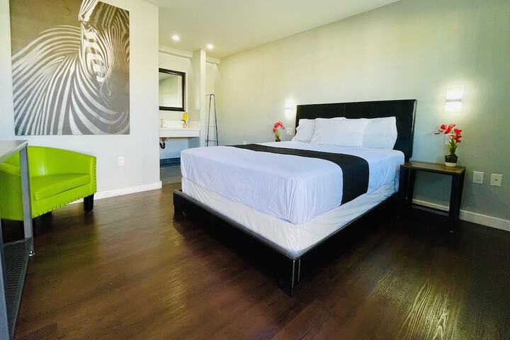 1 Queen Bed (9 of 49)