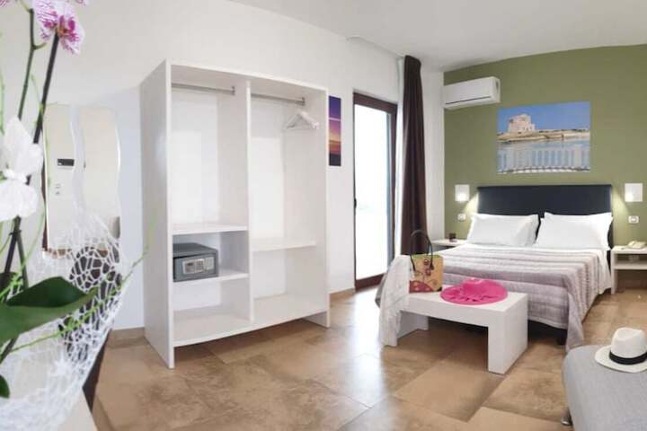 Room 3 of 42
