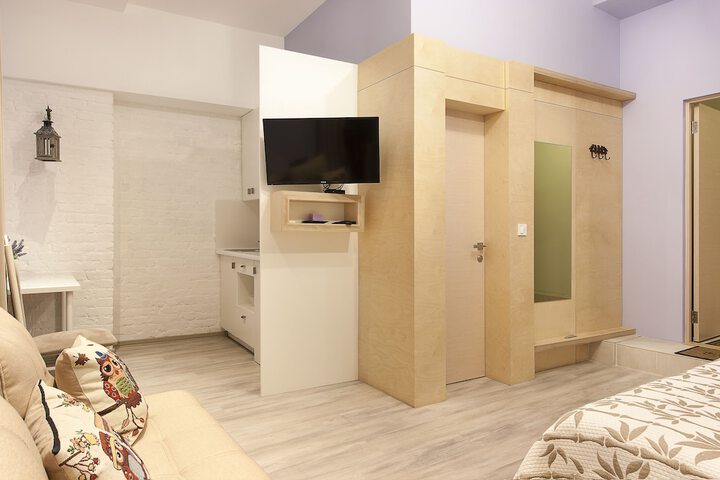 Room 12 of 108