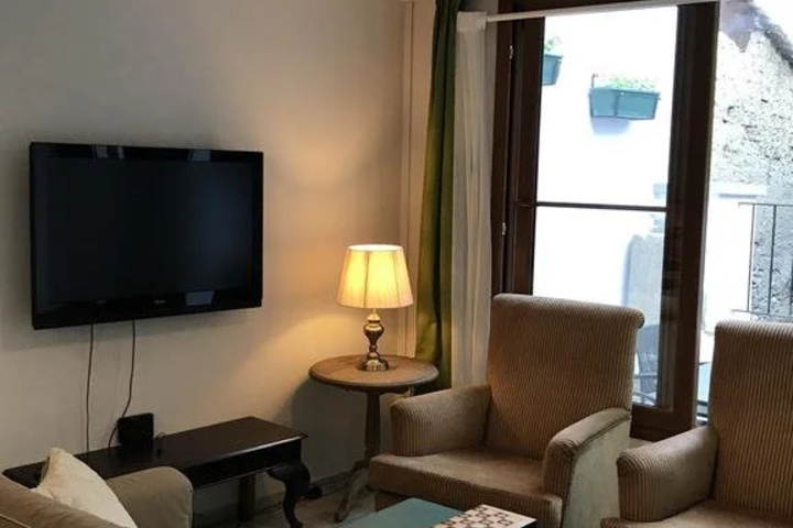 Room 2 of 5