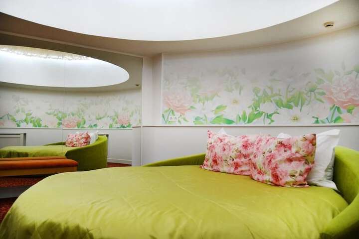 Room 17 of 90