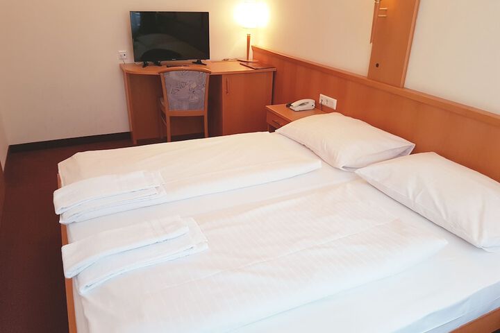 Room 32 of 133