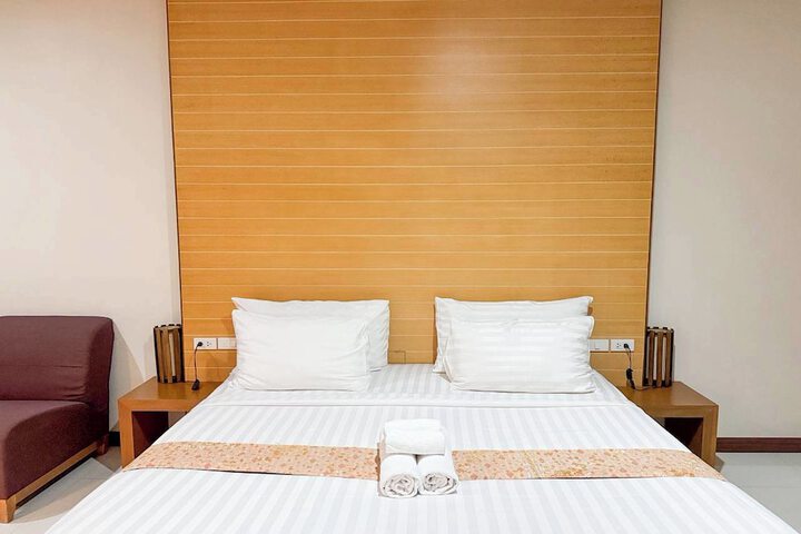 Room 18 of 128