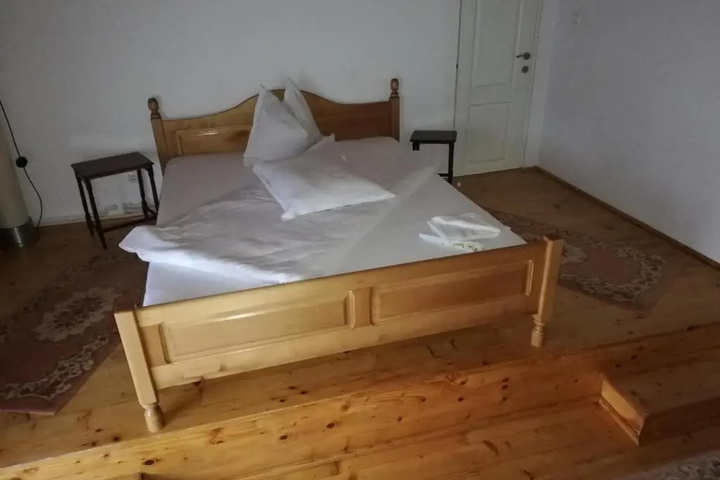 Room 4 of 14