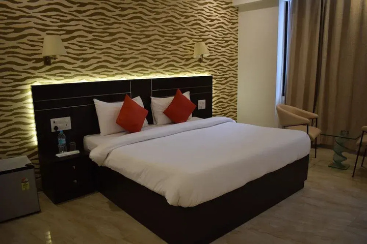 Room 4 of 11