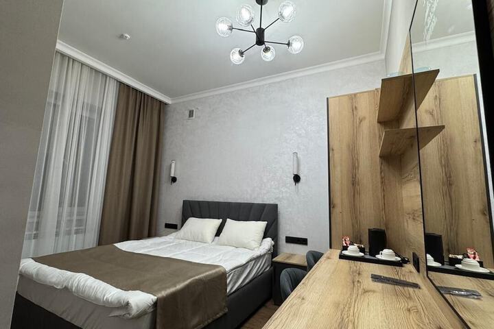Room 4 of 10