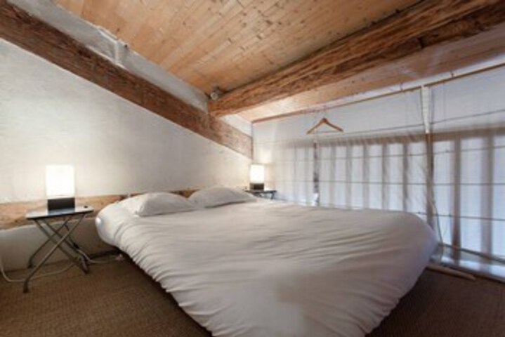 Room 10 of 12