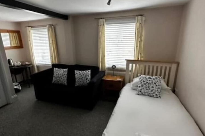 Room 8 of 74