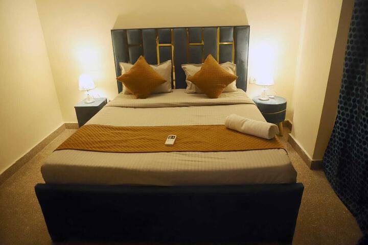 Room 4 of 10