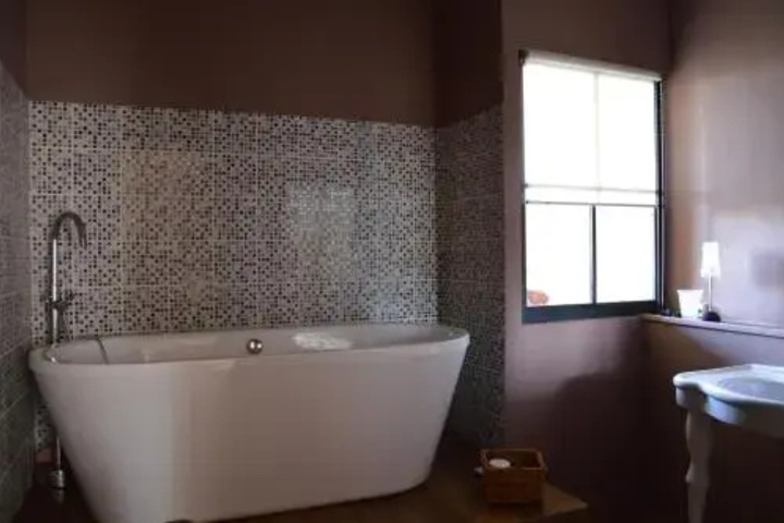 Room 6 of 11