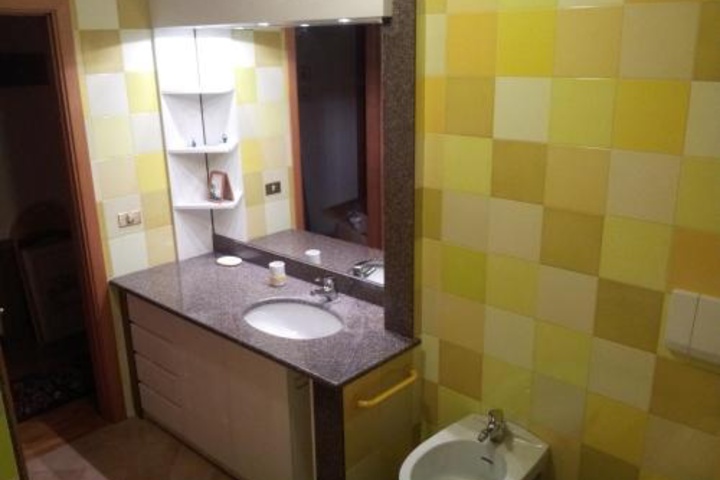 Room 5 of 10