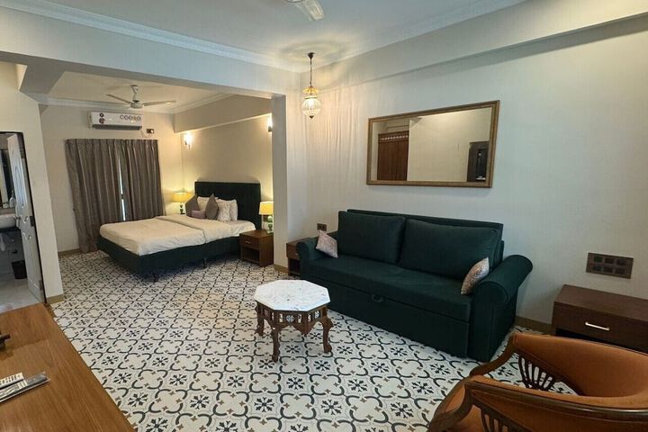 Room 9 of 39