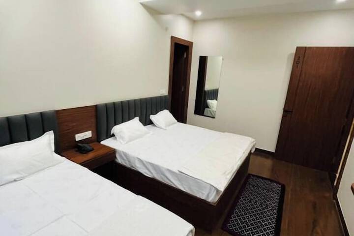 Room 7 of 19