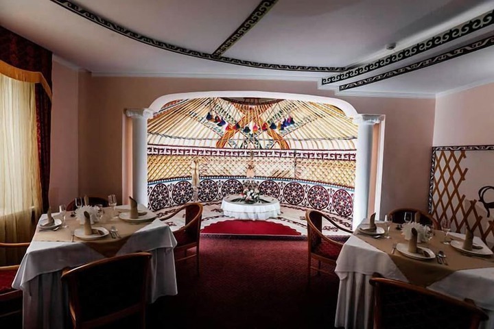 Dining 36 of 44