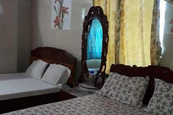 Room 6 of 10