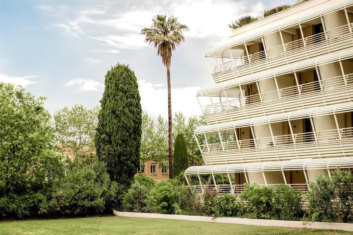 Hotel Ventura Saint-Tropez Tapestry Collection by Hilton