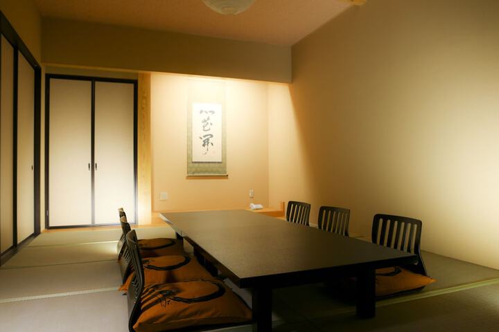 Room 11 of 38